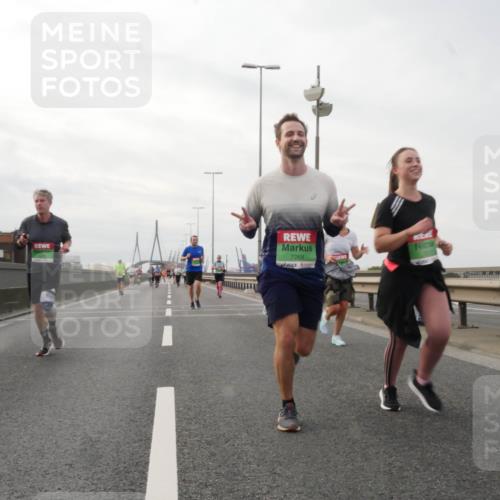 03.10.2025 - Köhlbrandbrückenlauf Matties Gatica Varas http://msf.ph/oto/9190256 03.10.2025 16:01:31 Position 3 7268 meine-sportfotos.de