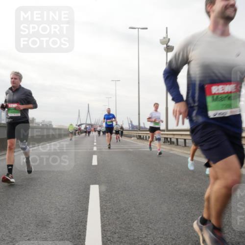 03.10.2025 - Köhlbrandbrückenlauf Matties Gatica Varas http://msf.ph/oto/9190259 03.10.2025 16:01:31 Position 3 8277 meine-sportfotos.de