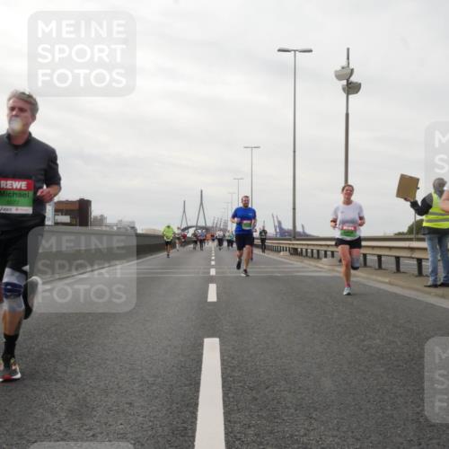 03.10.2025 - Köhlbrandbrückenlauf Matties Gatica Varas http://msf.ph/oto/9190260 03.10.2025 16:01:32 Position 3 8277 meine-sportfotos.de
