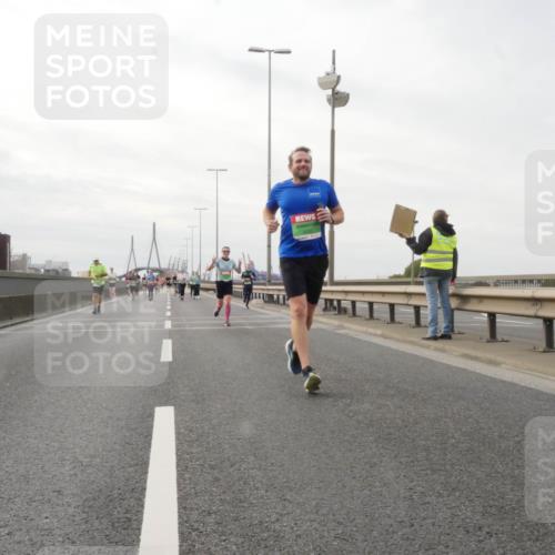 03.10.2025 - Köhlbrandbrückenlauf Matties Gatica Varas http://msf.ph/oto/9190275 03.10.2025 16:01:34 Position 3  meine-sportfotos.de
