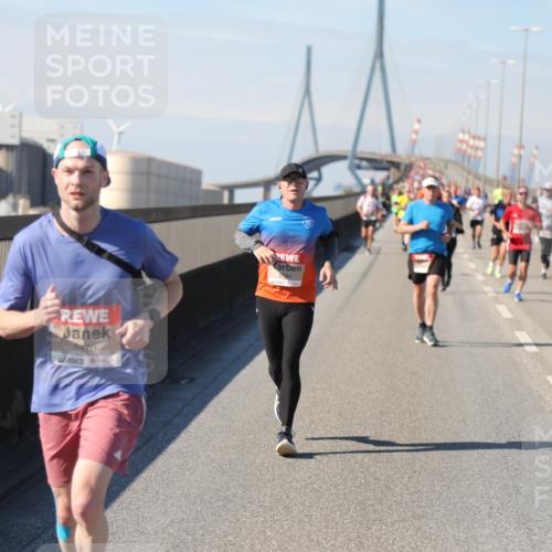 03.10.2025 - Köhlbrandbrückenlauf Yannick Fuchs http://msf.ph/oto/9190281 03.10.2025 11:50:20 Position 3 5970, 184 meine-sportfotos.de