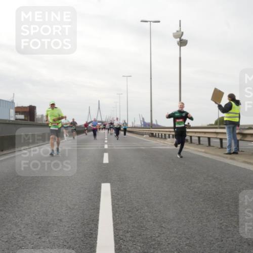 03.10.2025 - Köhlbrandbrückenlauf Matties Gatica Varas http://msf.ph/oto/9190298 03.10.2025 16:01:39 Position 3  meine-sportfotos.de