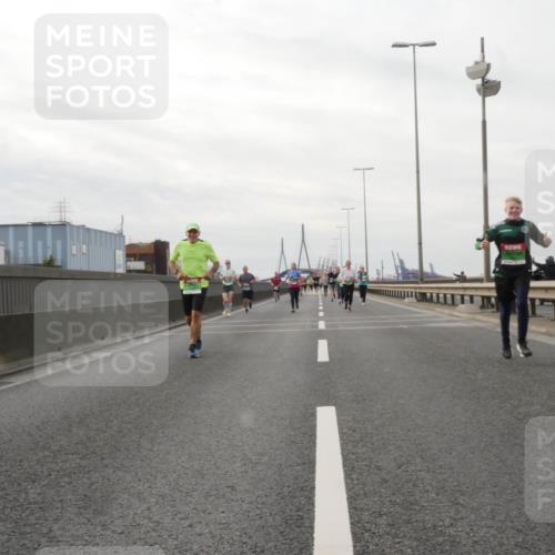 03.10.2025 - Köhlbrandbrückenlauf Matties Gatica Varas http://msf.ph/oto/9190301 03.10.2025 16:01:39 Position 3  meine-sportfotos.de
