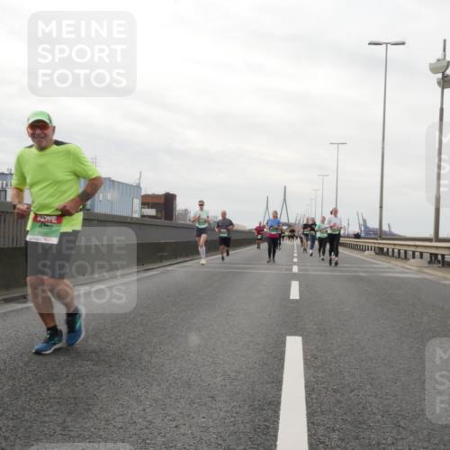 03.10.2025 - Köhlbrandbrückenlauf Matties Gatica Varas http://msf.ph/oto/9190309 03.10.2025 16:01:41 Position 3  meine-sportfotos.de