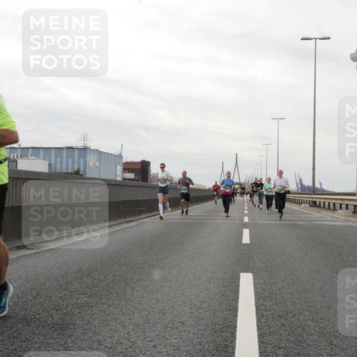 03.10.2025 - Köhlbrandbrückenlauf Matties Gatica Varas http://msf.ph/oto/9190311 03.10.2025 16:01:42 Position 3  meine-sportfotos.de
