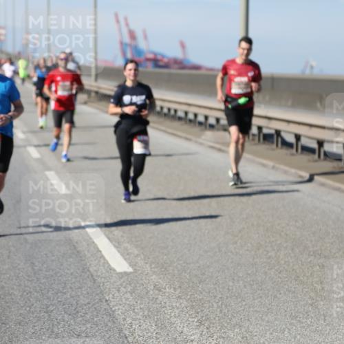 03.10.2025 - Köhlbrandbrückenlauf Yannick Fuchs http://msf.ph/oto/9190313 03.10.2025 11:50:23 Position 3  meine-sportfotos.de