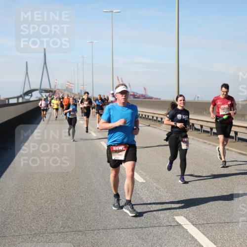 03.10.2025 - Köhlbrandbrückenlauf Yannick Fuchs http://msf.ph/oto/9190321 03.10.2025 11:50:25 Position 3 5993 meine-sportfotos.de
