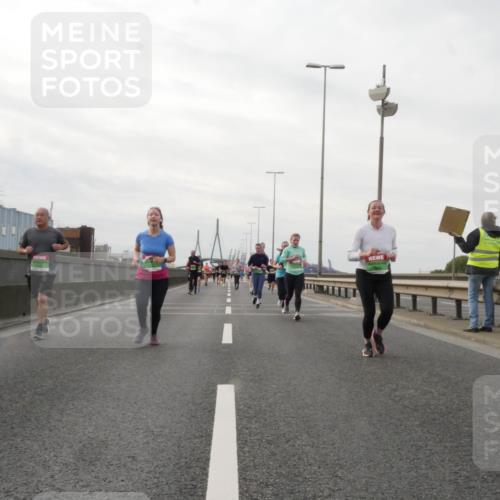 03.10.2025 - Köhlbrandbrückenlauf Matties Gatica Varas http://msf.ph/oto/9190323 03.10.2025 16:01:45 Position 3  meine-sportfotos.de