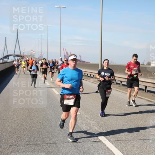 03.10.2025 - Köhlbrandbrückenlauf Yannick Fuchs http://msf.ph/oto/9190325 03.10.2025 11:50:25 Position 3 5993 meine-sportfotos.de