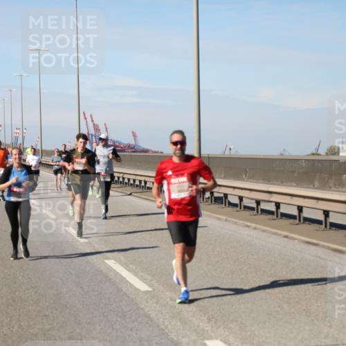03.10.2025 - Köhlbrandbrückenlauf Yannick Fuchs http://msf.ph/oto/9190342 03.10.2025 11:50:27 Position 3  meine-sportfotos.de