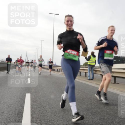 03.10.2025 - Köhlbrandbrückenlauf Matties Gatica Varas http://msf.ph/oto/9190343 03.10.2025 16:01:49 Position 3  meine-sportfotos.de