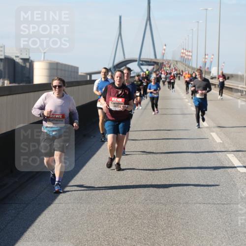 03.10.2025 - Köhlbrandbrückenlauf Yannick Fuchs http://msf.ph/oto/9190345 03.10.2025 12:10:14 Position 3 5557, 5437 meine-sportfotos.de
