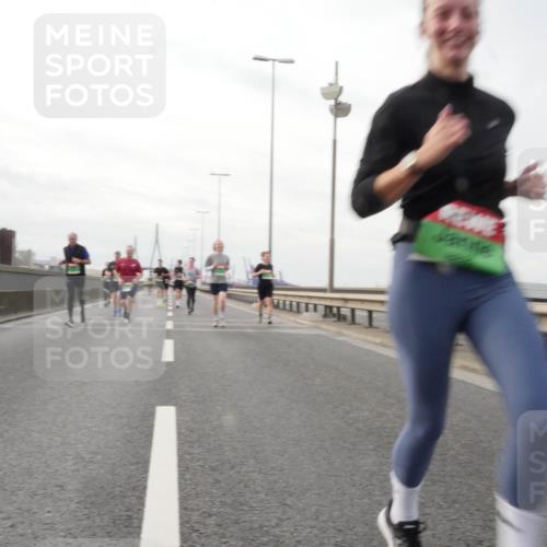 03.10.2025 - Köhlbrandbrückenlauf Matties Gatica Varas http://msf.ph/oto/9190346 03.10.2025 16:01:50 Position 3 1117 meine-sportfotos.de