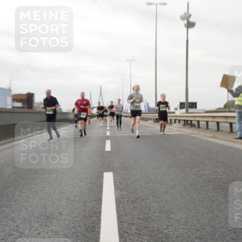 03.10.2025 - Köhlbrandbrückenlauf Matties Gatica Varas http://msf.ph/oto/9190350 03.10.2025 16:01:50 Position 3  meine-sportfotos.de