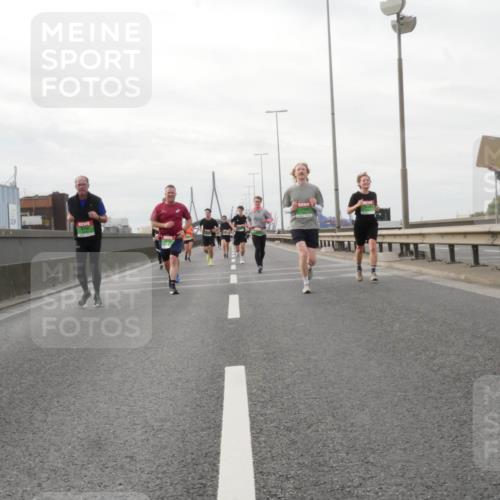 03.10.2025 - Köhlbrandbrückenlauf Matties Gatica Varas http://msf.ph/oto/9190351 03.10.2025 16:01:51 Position 3  meine-sportfotos.de