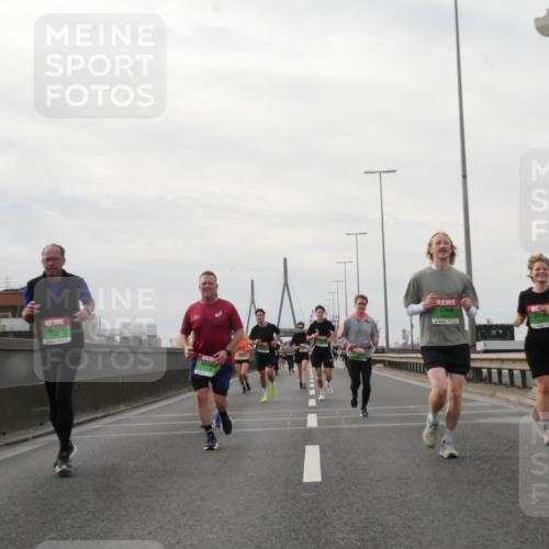 03.10.2025 - Köhlbrandbrückenlauf Matties Gatica Varas http://msf.ph/oto/9190354 03.10.2025 16:01:51 Position 3  meine-sportfotos.de