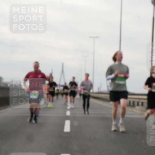 03.10.2025 - Köhlbrandbrückenlauf Matties Gatica Varas http://msf.ph/oto/9190355 03.10.2025 16:01:52 Position 3  meine-sportfotos.de