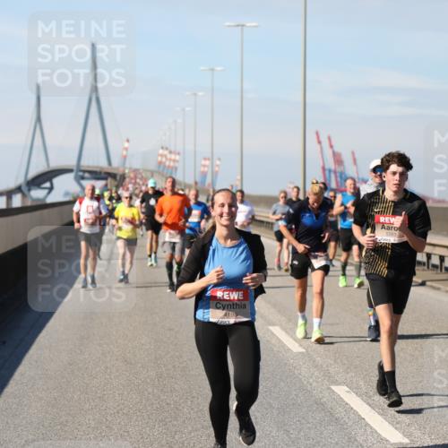 03.10.2025 - Köhlbrandbrückenlauf Yannick Fuchs http://msf.ph/oto/9190356 03.10.2025 11:50:28 Position 3 4195, 5563 meine-sportfotos.de