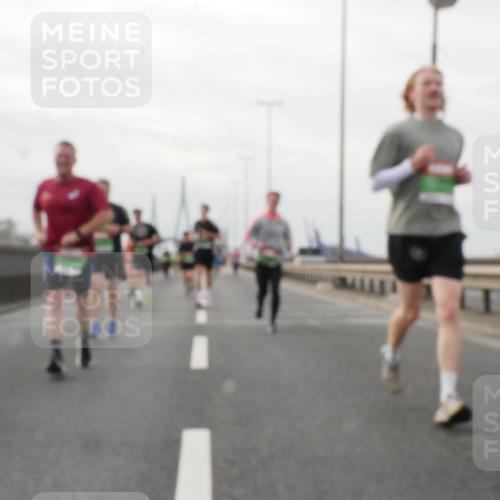 03.10.2025 - Köhlbrandbrückenlauf Matties Gatica Varas http://msf.ph/oto/9190360 03.10.2025 16:01:53 Position 3  meine-sportfotos.de