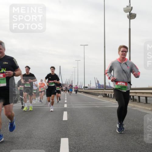 03.10.2025 - Köhlbrandbrückenlauf Matties Gatica Varas http://msf.ph/oto/9190362 03.10.2025 16:01:55 Position 3 7377 meine-sportfotos.de