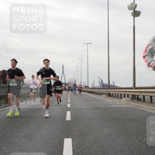 03.10.2025 - Köhlbrandbrückenlauf Matties Gatica Varas http://msf.ph/oto/9190365 03.10.2025 16:01:56 Position 3 482 meine-sportfotos.de