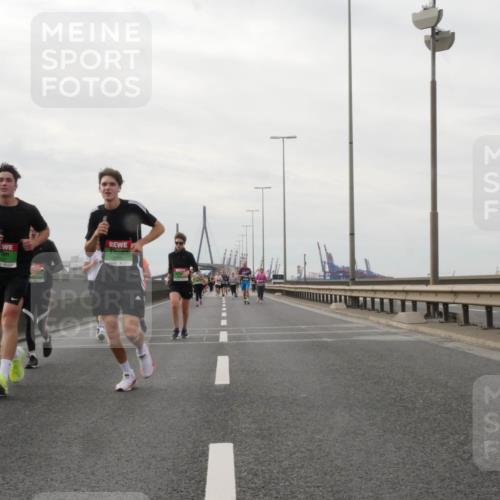 03.10.2025 - Köhlbrandbrückenlauf Matties Gatica Varas http://msf.ph/oto/9190367 03.10.2025 16:01:56 Position 3  meine-sportfotos.de