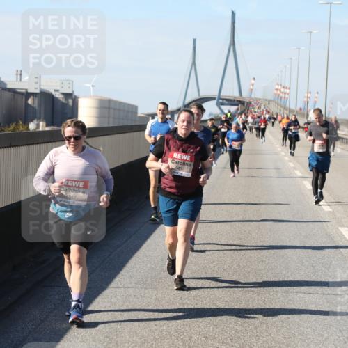 03.10.2025 - Köhlbrandbrückenlauf Yannick Fuchs http://msf.ph/oto/9190368 03.10.2025 12:10:15 Position 3 5557, 5437 meine-sportfotos.de