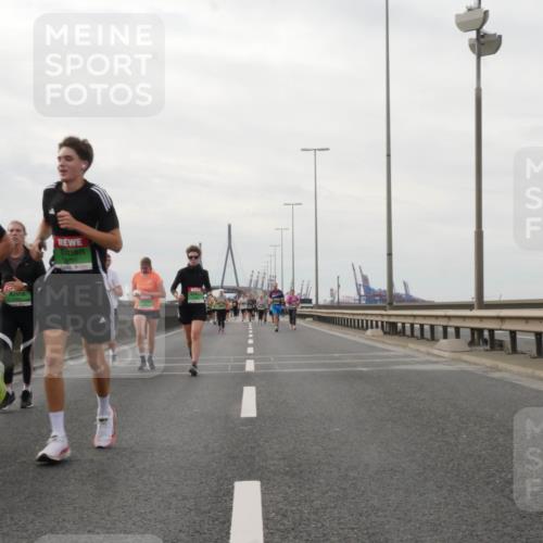 03.10.2025 - Köhlbrandbrückenlauf Matties Gatica Varas http://msf.ph/oto/9190369 03.10.2025 16:01:57 Position 3 3266 meine-sportfotos.de