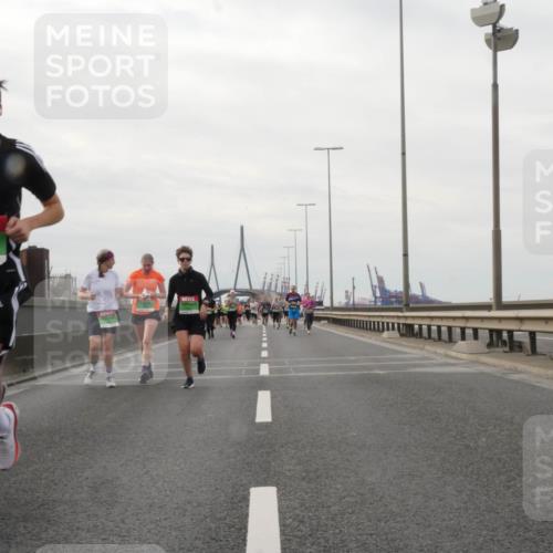 03.10.2025 - Köhlbrandbrückenlauf Matties Gatica Varas http://msf.ph/oto/9190372 03.10.2025 16:01:57 Position 3 9266 meine-sportfotos.de