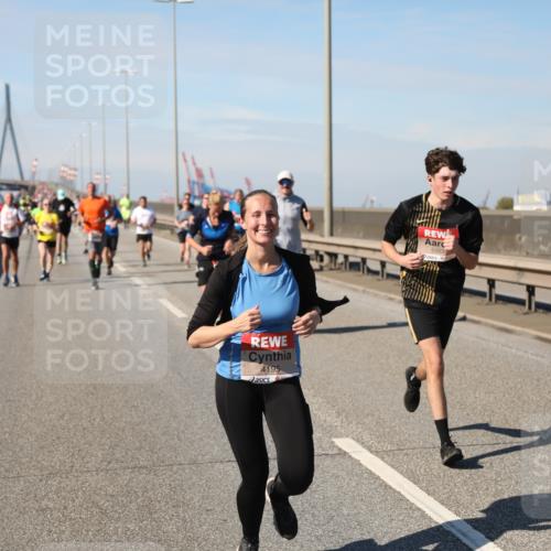 03.10.2025 - Köhlbrandbrückenlauf Yannick Fuchs http://msf.ph/oto/9190377 03.10.2025 11:50:30 Position 3 4195, 5563 meine-sportfotos.de