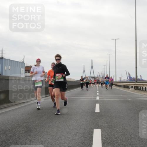 03.10.2025 - Köhlbrandbrückenlauf Matties Gatica Varas http://msf.ph/oto/9190378 03.10.2025 16:01:58 Position 3 14 meine-sportfotos.de