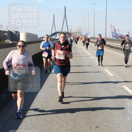 03.10.2025 - Köhlbrandbrückenlauf Yannick Fuchs http://msf.ph/oto/9190385 03.10.2025 12:10:16 Position 3 5557, 5437 meine-sportfotos.de