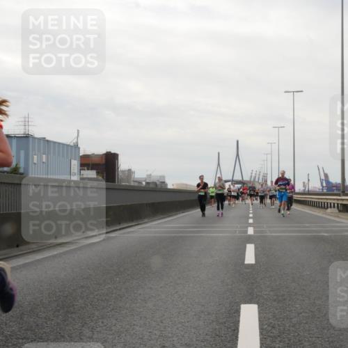 03.10.2025 - Köhlbrandbrückenlauf Matties Gatica Varas http://msf.ph/oto/9190388 03.10.2025 16:02:01 Position 3 7930 meine-sportfotos.de