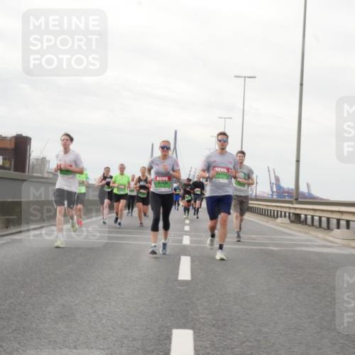 03.10.2025 - Köhlbrandbrückenlauf Matties Gatica Varas http://msf.ph/oto/9190416 03.10.2025 16:02:12 Position 3  meine-sportfotos.de