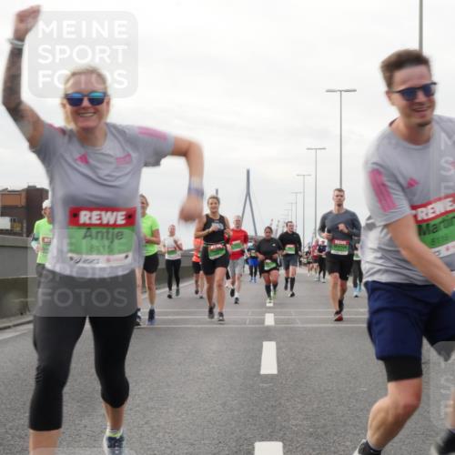 03.10.2025 - Köhlbrandbrückenlauf Matties Gatica Varas http://msf.ph/oto/9190424 03.10.2025 16:02:14 Position 3 8115, 8116 meine-sportfotos.de