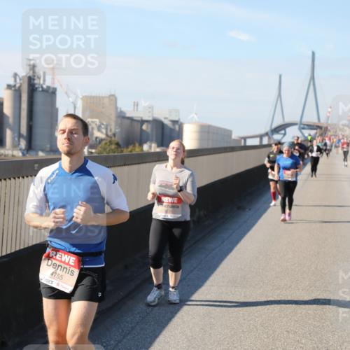 03.10.2025 - Köhlbrandbrückenlauf Yannick Fuchs http://msf.ph/oto/9190429 03.10.2025 12:10:20 Position 3 4755 meine-sportfotos.de
