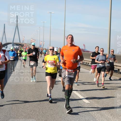03.10.2025 - Köhlbrandbrückenlauf Yannick Fuchs http://msf.ph/oto/9190430 03.10.2025 11:50:34 Position 3 6232, 4403, 4738 meine-sportfotos.de