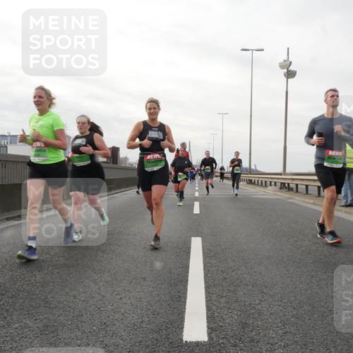 03.10.2025 - Köhlbrandbrückenlauf Matties Gatica Varas http://msf.ph/oto/9190431 03.10.2025 16:02:18 Position 3  meine-sportfotos.de