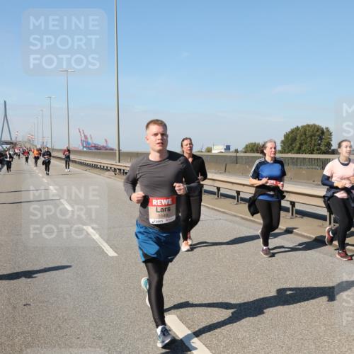 03.10.2025 - Köhlbrandbrückenlauf Yannick Fuchs http://msf.ph/oto/9190437 03.10.2025 12:10:21 Position 3 5549 meine-sportfotos.de