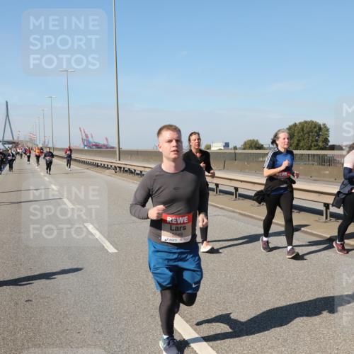 03.10.2025 - Köhlbrandbrückenlauf Yannick Fuchs http://msf.ph/oto/9190442 03.10.2025 12:10:21 Position 3 5549 meine-sportfotos.de