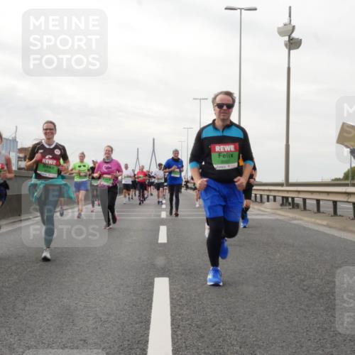 03.10.2025 - Köhlbrandbrückenlauf Matties Gatica Varas http://msf.ph/oto/9190477 03.10.2025 16:02:28 Position 3 8007 meine-sportfotos.de