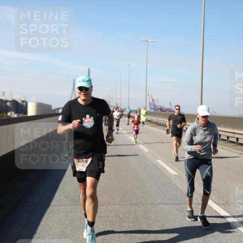 03.10.2025 - Köhlbrandbrückenlauf Yannick Fuchs http://msf.ph/oto/9190478 03.10.2025 11:50:38 Position 3 4357, 4213 meine-sportfotos.de