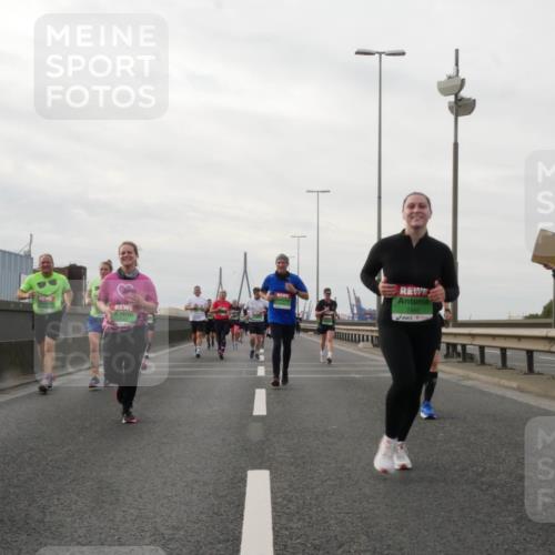 03.10.2025 - Köhlbrandbrückenlauf Matties Gatica Varas http://msf.ph/oto/9190482 03.10.2025 16:02:29 Position 3 7446 meine-sportfotos.de