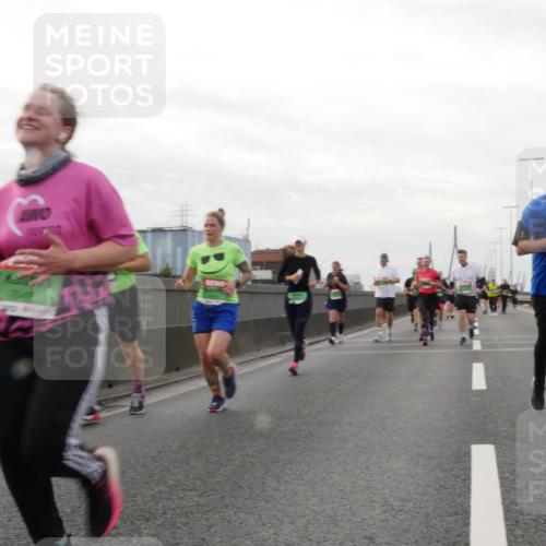 03.10.2025 - Köhlbrandbrückenlauf Matties Gatica Varas http://msf.ph/oto/9190491 03.10.2025 16:02:31 Position 3  meine-sportfotos.de