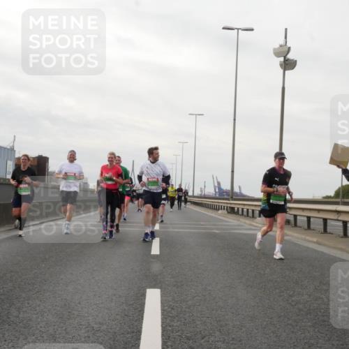 03.10.2025 - Köhlbrandbrückenlauf Matties Gatica Varas http://msf.ph/oto/9190501 03.10.2025 16:02:33 Position 3  meine-sportfotos.de