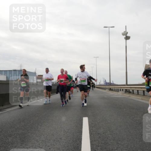 03.10.2025 - Köhlbrandbrückenlauf Matties Gatica Varas http://msf.ph/oto/9190505 03.10.2025 16:02:34 Position 3  meine-sportfotos.de