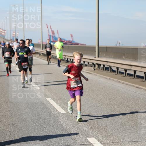 03.10.2025 - Köhlbrandbrückenlauf Yannick Fuchs http://msf.ph/oto/9190510 03.10.2025 11:50:41 Position 3 605 meine-sportfotos.de