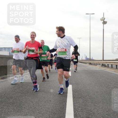 03.10.2025 - Köhlbrandbrückenlauf Matties Gatica Varas http://msf.ph/oto/9190512 03.10.2025 16:02:35 Position 3 9133 meine-sportfotos.de
