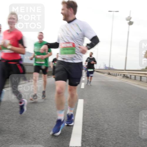 03.10.2025 - Köhlbrandbrückenlauf Matties Gatica Varas http://msf.ph/oto/9190513 03.10.2025 16:02:36 Position 3  meine-sportfotos.de