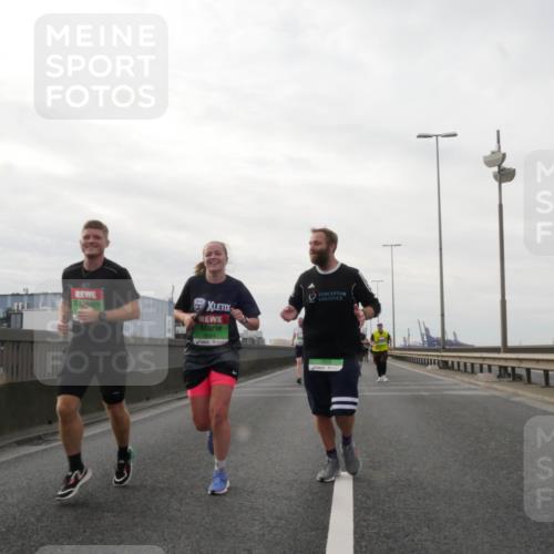 03.10.2025 - Köhlbrandbrückenlauf Matties Gatica Varas http://msf.ph/oto/9190519 03.10.2025 16:02:37 Position 3  meine-sportfotos.de
